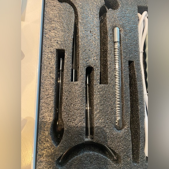 Brand new ant-acne ant-aging face device. Never used. With box and manual. - Picture 8 of 11